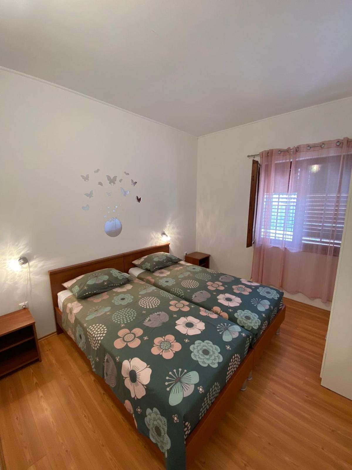 Apartmani Milka Vrsi Zewnętrze zdjęcie